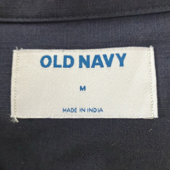 NWT Men’s Old Navy Hawaiian Navy Blue Floral Button Down Short Sleeve Shirt - Picture 7 of 8